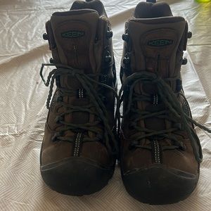 Men’s 8.5 Keen Utility Boots
